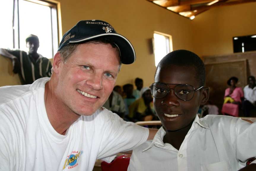Temecula eye doctor Patrick Utnehmer in Haiti